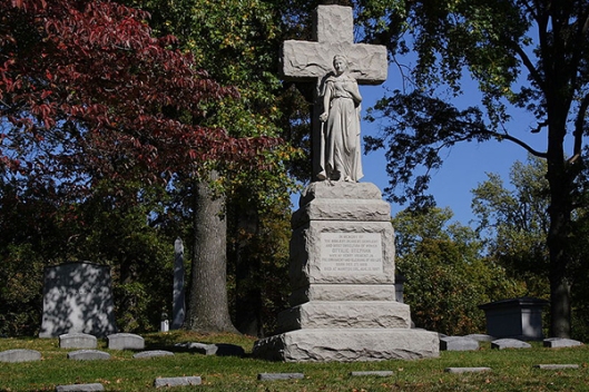 Gravesite in Bellefontaine Cemetery. Photo from Wikipedia.