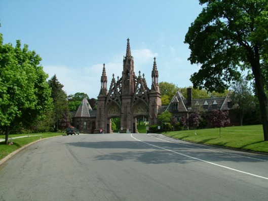 Green-Wood Cemetery Entrance Gate. Photo from Wikipedia.